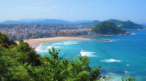 A surf break (also break, shore break, or big wave break) is a permanent (or semi permanent) obstruction such as a coral reef, rock, shoal, or headland that causes a wave to break, forming a barreling wave or other wave that can be surfed, before it eventually collapses. San Sebastian Surfen Feiern Geniessen Im Baskenland