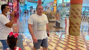 Pazuello covarde fugindo da cpi. Ex Ministro Eduardo Pazuello E Flagrado Sem Mascara Em Shopping De Manaus