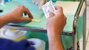 Ο «οδικός χάρτης» για τα υποχρεωτικά self test εργαζομένων στον ιδιωτικό τομέα, αρχής γενομένης από τη δευτέρα 19 απριλίου, περιγράφεται στην κοινή υπουργική απόφαση των υπουργείων. Epektash Twn Self Tests Sto Synolo Twn Ergazomenwn Toy Dhmosioy Economix