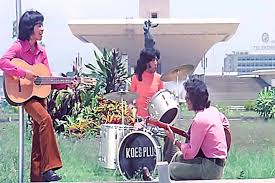 List nama musisi dan penyanyi country terbaik indonesia dan tokoh musik country indo terpopuler dan terkenal dengan lagu lagu country indonesia hits terbaik yang enak didengar beserta profil dan biodatanya update terbaru lengkap. Catatan Kepergian Yon Koeswoyo Pop Hari Ini