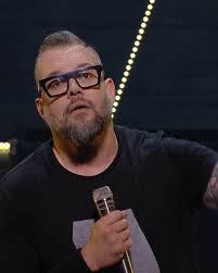 Op GoPlay lacht niemand je uit met je lelijk kapsel, beloofd. Alex Agnew  zijn show Wake Me Up When It's Over staat volledig op GoPlay.