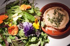 Es gibt viele regionale spezialitäten. Neue Deutsche Kuche Im Berghain Restaurant Kreuz Friedrichs Tipberlin