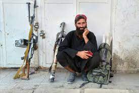 即便在武裝組織「神學士」（taliban）統治阿富汗的1996到2001年期間，神學士的內部架構和領導層總是籠罩著神秘面紗。 隨著這個強硬的伊斯蘭組織即將重掌勢力，以下一窺神學士領導班子的內幕。 神學士精神領袖阿卡罕札達（haibatullah akhundzada） 2. Eobpzikhr21aim