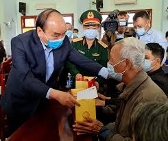 Jun 21, 2021 · sáng 21/6/2021, tại hà nội, chủ tịch nước nguyễn xuân phúc, chủ tịch hội đồng quốc phòng và an ninh dự và chỉ đạo hội nghị sơ kết công tác công an 6 tháng đầu năm 2021. Thá»§ TÆ°á»›ng Nguyá»…n Xuan Phuc ThÄƒm Táº·ng Qua Táº¿t Gia Ä'inh NgÆ°á»i Co Cong Há»™ Ngheo