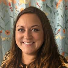 Sara Nash's Instagram, Twitter & Facebook