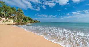 Puisi tentang laut dan cinta. 5 Puisi Tentang Pantai Yang Bikin Hati Tenang Sering Jalan
