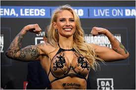 Boxing: Ebanie Bridges takes lingerie weigh-ins to the next level by  promoting her OnlyFans on the scales | Marca