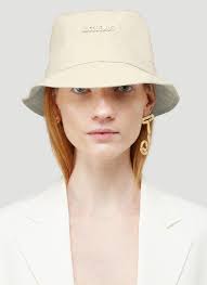 Jacquemus Women S Le Bob Gadjo Bucket Hat In White Ln Cc