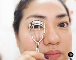 There's a new toy in town! Koji Curving Eyelash Curler makes it to my top  list!