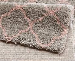 Ein schöner teppich gibt räumen atmosphäre. Design Velours Teppich Hochflor Luna Grau Rosa Teppich Boss