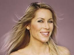 Simone Stelzer Styling: Frisur, Schminke und Co.