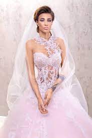 Ich hatte es einen tag lang an und danach gleich professionell reinigen lassen.neupreis lag bei 3598€! Brautmode Agora Brautkleid 18 25 Agora Brautkleid Brautmode Hochzeitskleid Hochzeit Koln Annamoda Weddingdress Wedding Brautmode Brautkleid Braut