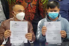 .pasien dengan perawat di rumah sakit ibu dan anak hermina tangerang dan juga hasil rekaman video interaksi di antara keduanya. Rs Hermina Dipolisikan Keluarga Pasien Atas Dugaan Malapraktik Antara News