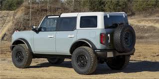 Modern farmhouse exterior paint colors 2021 broncos ford. The 2021 Ford Bronco Returns With A Familiar Spartan Design Car Division