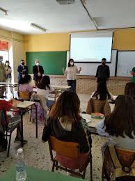 Μετά την ορκωμοσία ακολουθεί η παρέλαση. Episkepsh Ths Ypoyrgoy Paideias Nikhs Keramews Sto 2o Gymnasio Nayplioy Argolikes Eidhseis