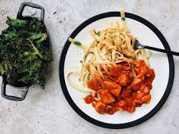 Poulet Sauce Tomatee Recette Facile A Preparer Cook It Recipe Chicken Paprikash Buttery Noodles Recipes