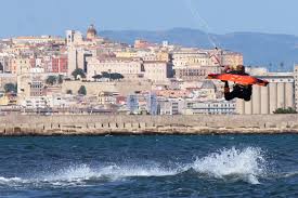 Rivivi il successo rossoblù contro i sanniti attraverso gli scatti più belli del servizio targato silpress. Kitesurfing Poetto Cagliari Sardinia Tips To Kitesurf In The Cagliari Kite Spot