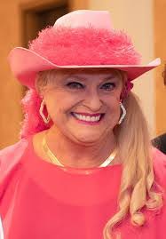 Hilary Reilly's Instagram, Twitter & Facebook