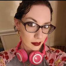 Heather Farver's Instagram, Twitter & Facebook