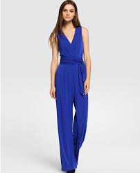 Con un tacón, un clucht y alguna joya elegante, serás la invitada perfecta. Pin En Moda Y Complementos