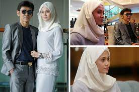 Biarpun ramai yang sudah mengetahui tentang pernikahan datuk jamal abdillah, 59 tahun, dan isteri barunya, datin zai izzati khiruddin, 24 tahun, namun baharu hari ini penyanyi kekasih awal dan akhir ini memperkenalkan isterinya secara rasmi kepada umum. Akhirnya Datuk Jamal Abdillah Perkenalkan Datin Zai Izzati Entertainment Rojak Daily