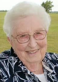 Elizabeth Kucera's Instagram, Twitter & Facebook