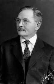 LEMICK ANDREASSEN TRONSRUD ( ANDERSON I AMERIKA). HAN VAR FØDT 24. 08. 1856  OG DØDE 17. 02. 1953. SE ÅRBOKA GAMMALT FRÅ STANGE OG ROMEDAL 2006 S. 196