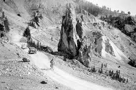 Le col de l'izoard , à 2361 mètres d'altitude, se situe dans le département des hautes alpes en région provence alpes côte d'azur. Am Col D Izoard Bei Der Tour 1938 Sport Fotografien Als Wandbilder Radsport Foto Nosports Magazin