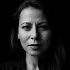 Contrata a Laura Botero