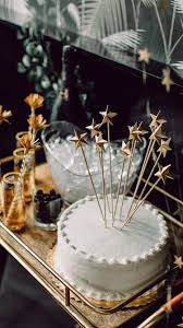 Sparkling And Fun Decor Ideas For Your New Year S Eve Party Star Cakes New Year S Cake Diy Cake Topper