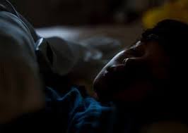 كناكر مباشر دراسة أن النوم في غرفة مظلمة يساعد على فيسبوك