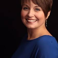 Lara Edington's Instagram, Twitter & Facebook