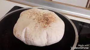 طريقة عمل العيش البلدي او الخبز المصري علي البوتجاز 👌جميل جدا للساندوتشات  🌮🌮 - YouTube