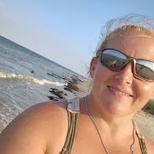 I need some advice please! We have a hog that did something to his leg a  while back that has gotten progressively worse but no vets whatsoever  anywhere in the area that