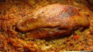 Spalam bine carnea de rata si o punem la fiert in apa cu putina sare pentru aprox. RaÈÄ Pe VarzÄ Youtube