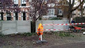 Een bizarre cocktail van incompetentie en stupiditeit. Wybren Van Haga On Twitter Woon Je Mooi In De Hout En Dan Staat Er Opeens Een Berlijnse Muur Voor Het Huis Handhaving Cobraspen Overleg Https T Co Dotwhib0gp