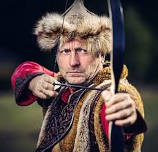 A Magyarsag A Mag Nepe Kassai Lajos A Lovasijasz Horse Archery Traditional Archery Beautiful Men