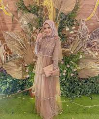 Sedangkan warna merah muda (campuran merah dengan putih) atau kita kenal dengan warna pink. 5 Model Kebaya Warna Coklat Simpel Dan Manis Cocok Dipakai Segala Acara
