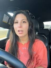 Jennifer Loza's Instagram, Twitter & Facebook