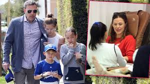 Melissa garner (who has a. Ben Affleck Watches Kids Jennifer Garner Visits Nail Salon