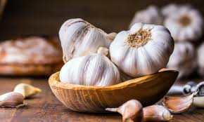 กินกระเทียมสด มีประโยชน์และข้อควรระวังอย่างไร - Hello Khunmor