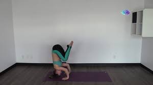 Vaneyoga splits & tripod headstand. Tutorial Tripod Headstand Kiana Ng