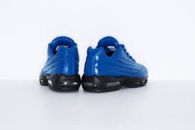 Matière de la couche extérieure: Supreme Et Nike Collaborent Pour Une Air Max 95 Lux En Cuir Italien
