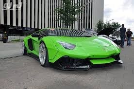 صور مدهشة عن قرب لسيارة لمبرجيني افنتادور بتعديل ليبرتي ووك موقع تيربو العرب Green Lamborghini Liberty Walk Lamborghini Aventador Lamborghini Aventador