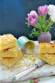 Schneller Blechkuchen Becherkuchen Mit Mandeln Rezept In 2020 Becherkuchen Butterkuchen Mit Mandeln Blechkuchen