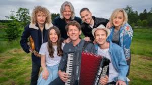 Celebrities compete each week on a farm mimicking the life of norwegian farmers 100 years back. Kjendis Farmen Kjendis Disse Skal Delta I Farmen Kjendis 2021