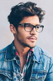 Ci sono uomini che non amano i tagli di capelli troppo corti e che preferiscono puntare su tagli lunghi, medio lunghi e tagli maschili scalati. Tagli Capelli Uomo 2017 2018 Alexim Parrucchieri