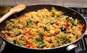 Bisogna lavorare la semola sfregandola tra le mani. Cuscus Con Verdure