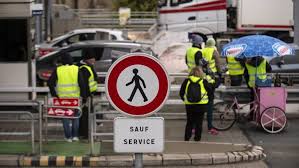 Ce samedi à villefranche, l'autoroute a6 a été évacuée vers 18 heures. Gilets Jaunes Operation Peage Gratuit Sur L A6 A Villefranche Sur Saone