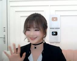 강사 프로필, 왼쪽부터 시계방향으로 댄리('영단기'), 심민호('오르'. ì´ì§€ì˜ë‹·ì»´